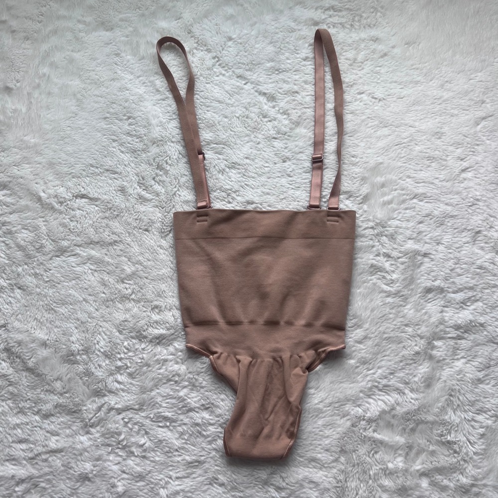 SKIMS‎ Women's Sculpting Seamless High Waisted Thong Shapewear Clay Tan S/M NWOT